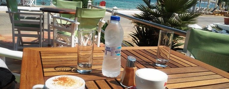 Agistri - plaża i bar w miejscowości Skala