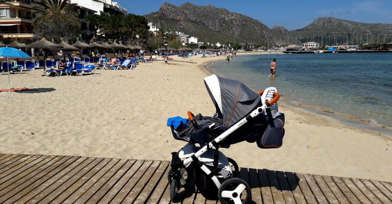 wózek na plaży