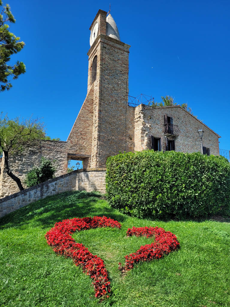 Fiorencuoza di Focara - wieża kościoła